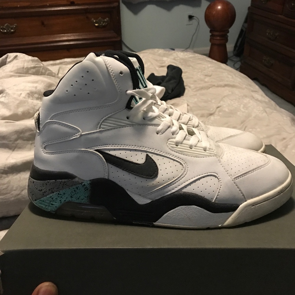 Nike Air Force 180